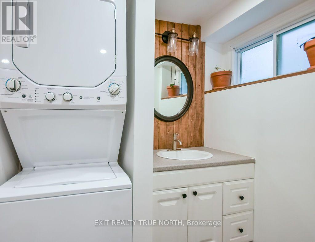 27 Nida Drive, Tiny, ON