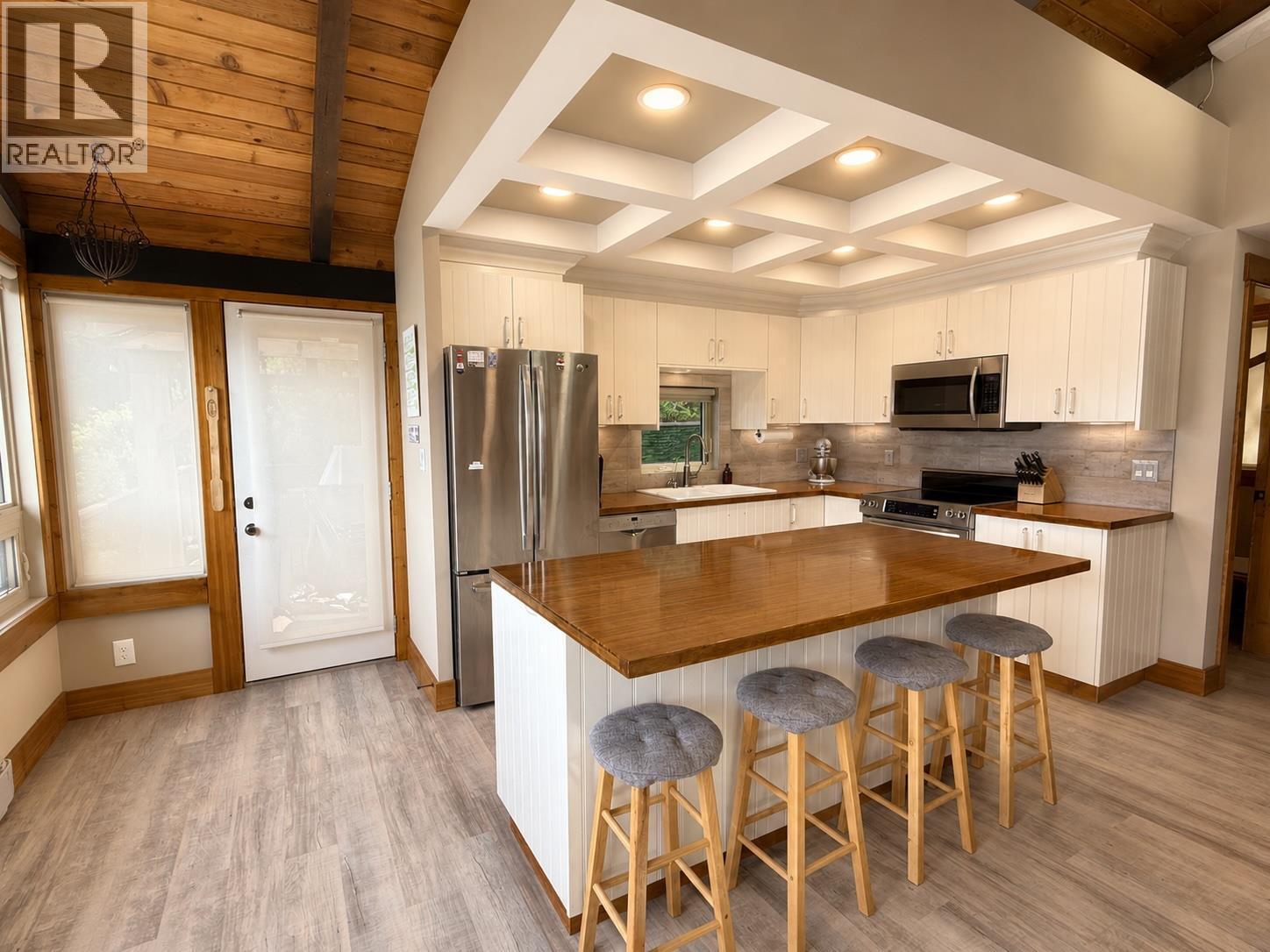 3981 Eagle Bay Road, Eagle Bay, BC