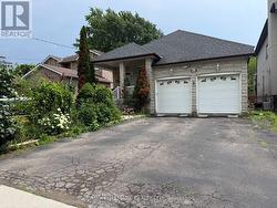 43 OAK AVENUE Richmond Hill, ON L4C 6R5