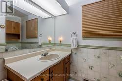 Main bathroom - 