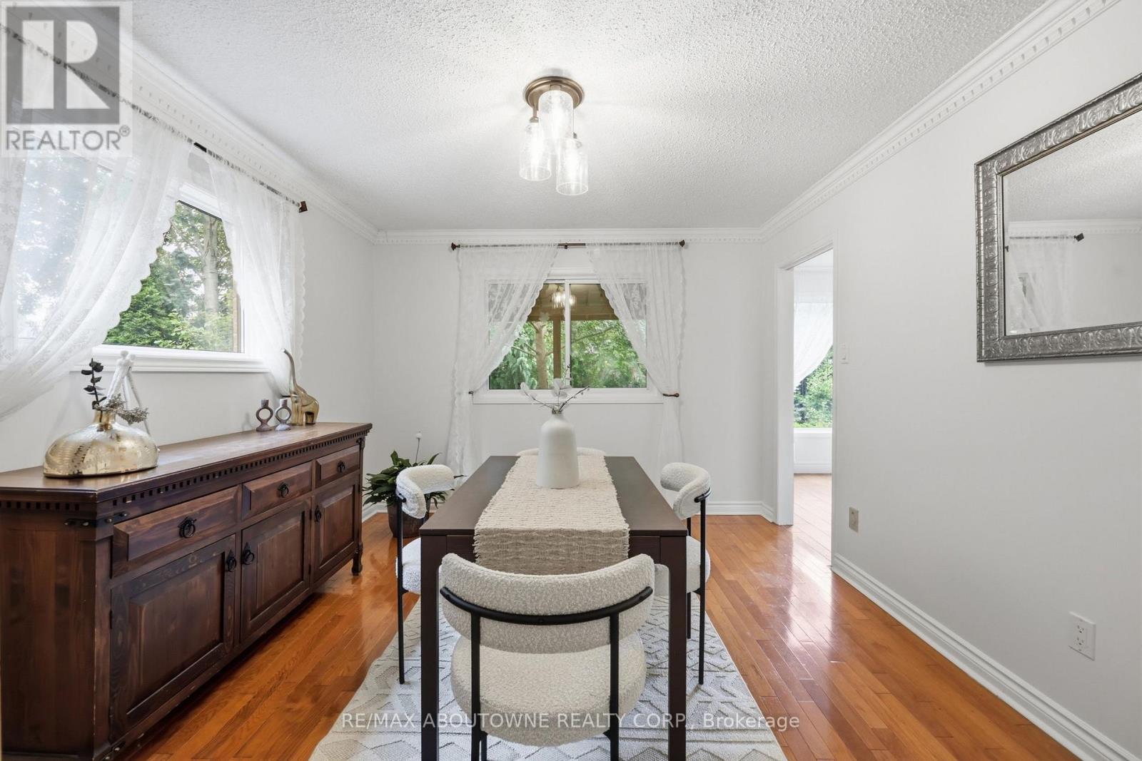 572 Harmony Avenue, Burlington, ON