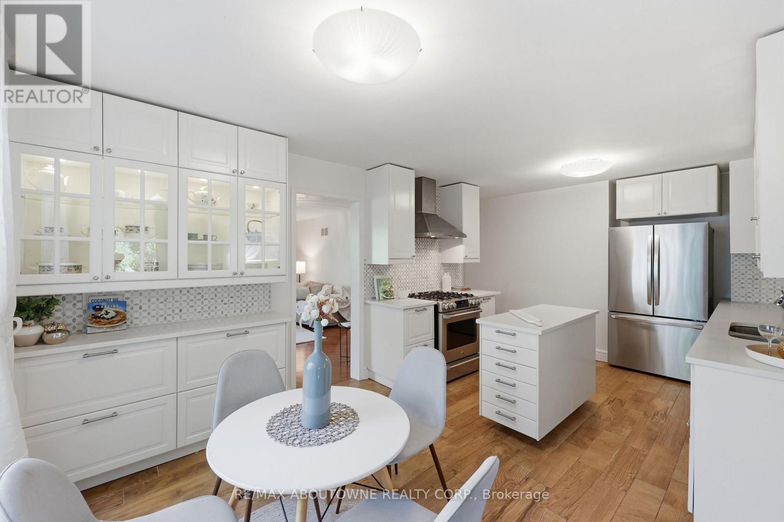 572 Harmony Avenue, Burlington, ON