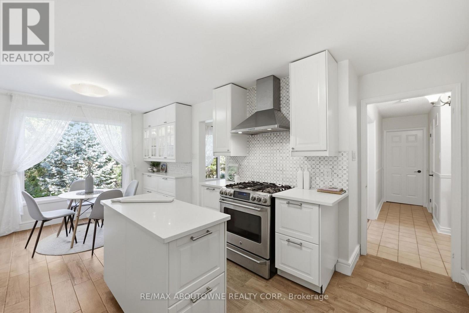 572 Harmony Avenue, Burlington, ON
