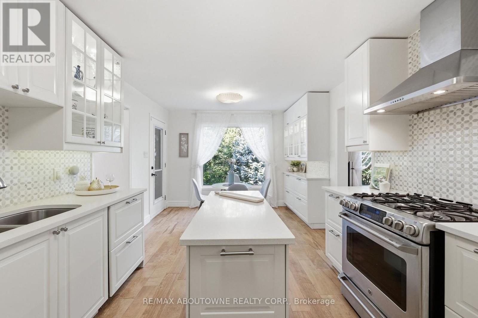 572 Harmony Avenue, Burlington, ON