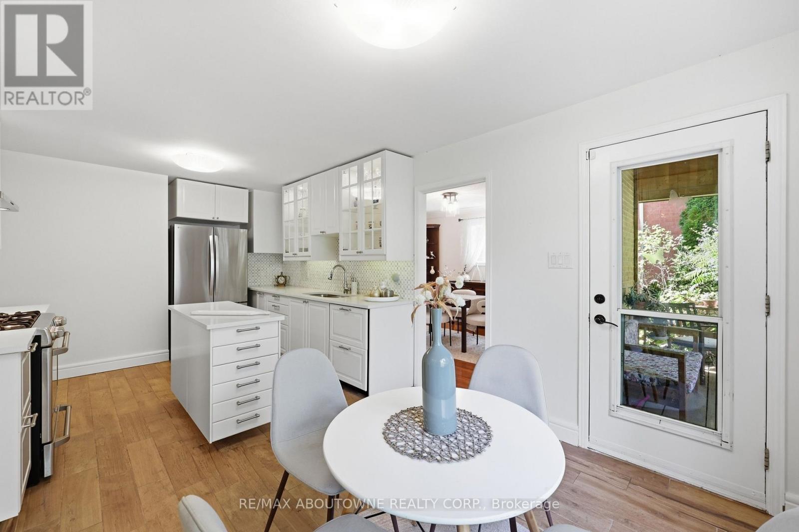 572 Harmony Avenue, Burlington, ON