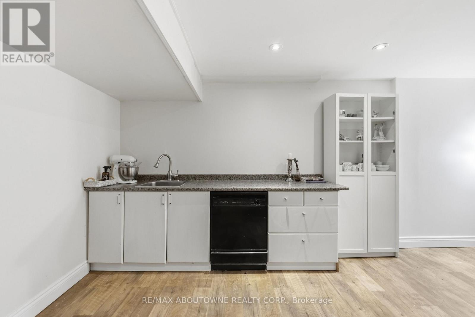 572 Harmony Avenue, Burlington, ON