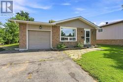 32 COURTICE CRESCENT Collingwood, ON L9Y 4G1