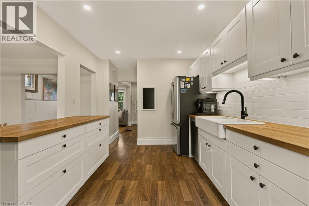 72 Garside Avenue N, Hamilton, ON