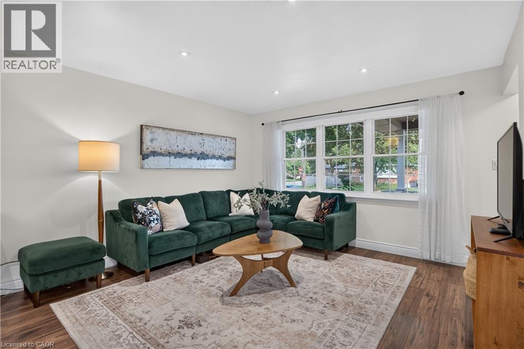 24 Castlefield Drive, Hamilton, ON
