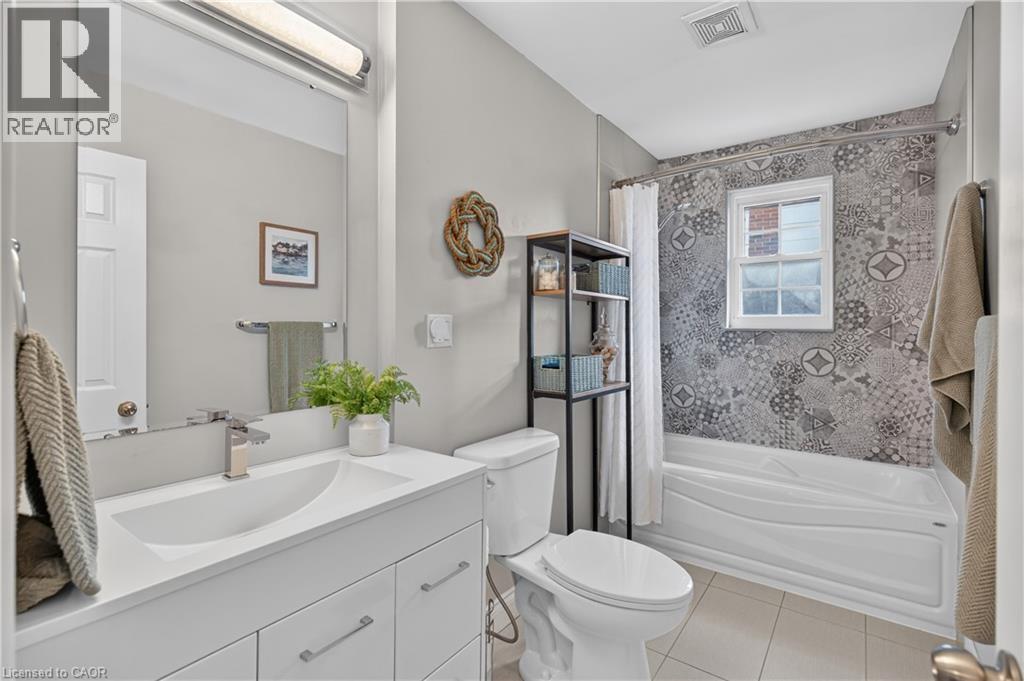 24 Castlefield Drive, Hamilton, ON