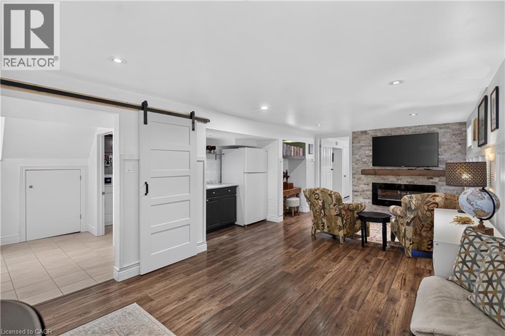 24 Castlefield Drive, Hamilton, ON