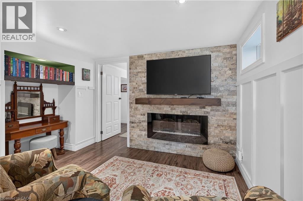 24 Castlefield Drive, Hamilton, ON