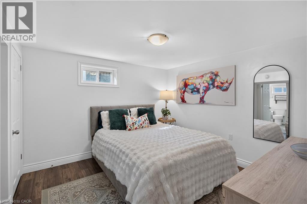 24 Castlefield Drive, Hamilton, ON