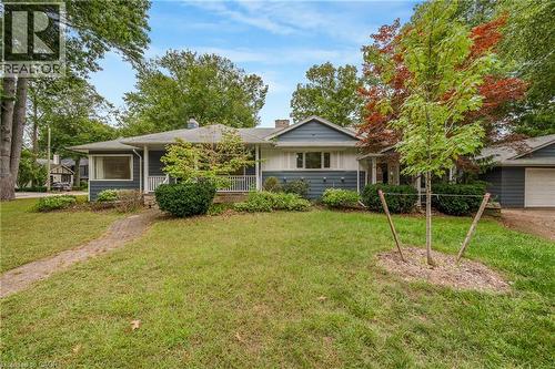 374 SPRUCE Street  Oakville, ON L6J 2H3