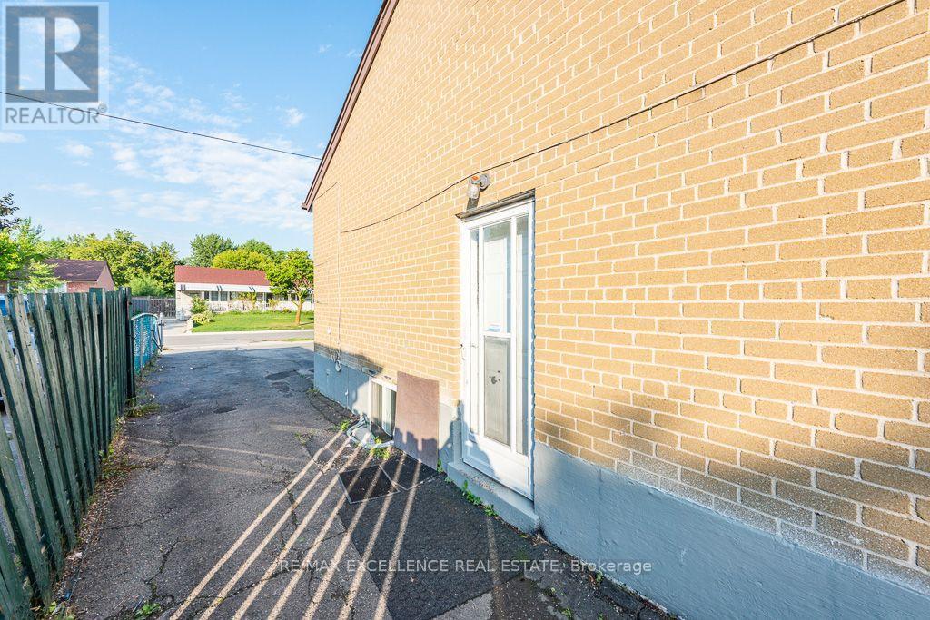 7150 Minotola Avenue, Mississauga, ON