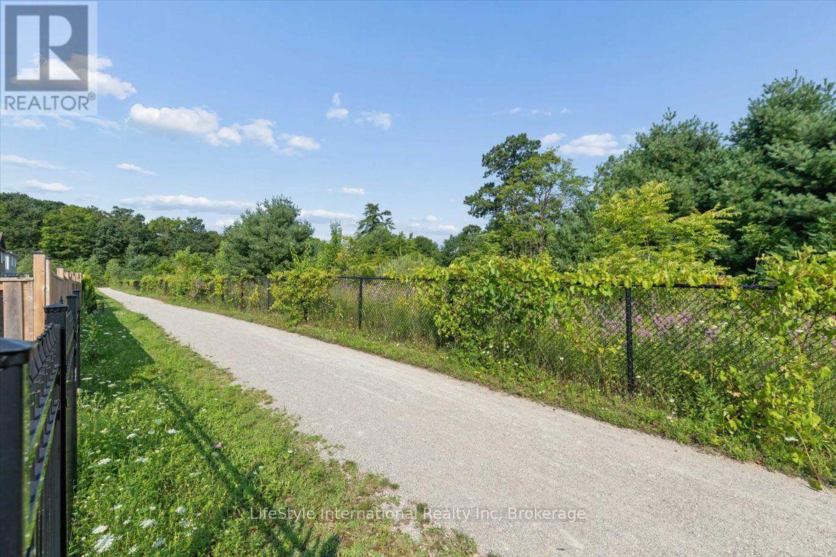 242 Moorlands Crescent, Kitchener, ON