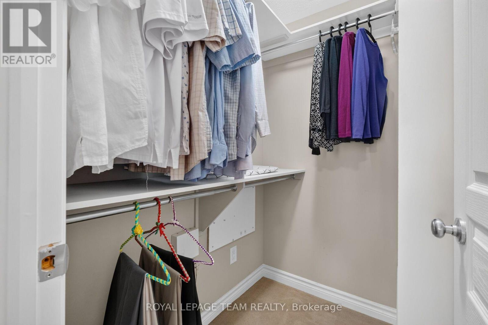 Walk-in closet in Primary Bedroom. - B - 1004 Beryl Private, Ottawa, ON