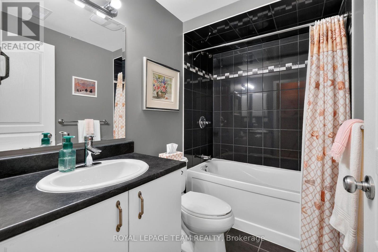 4pc Main Bath. - B - 1004 Beryl Private, Ottawa, ON