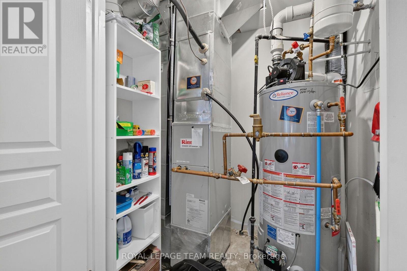 Extra storage space. - B - 1004 Beryl Private, Ottawa, ON