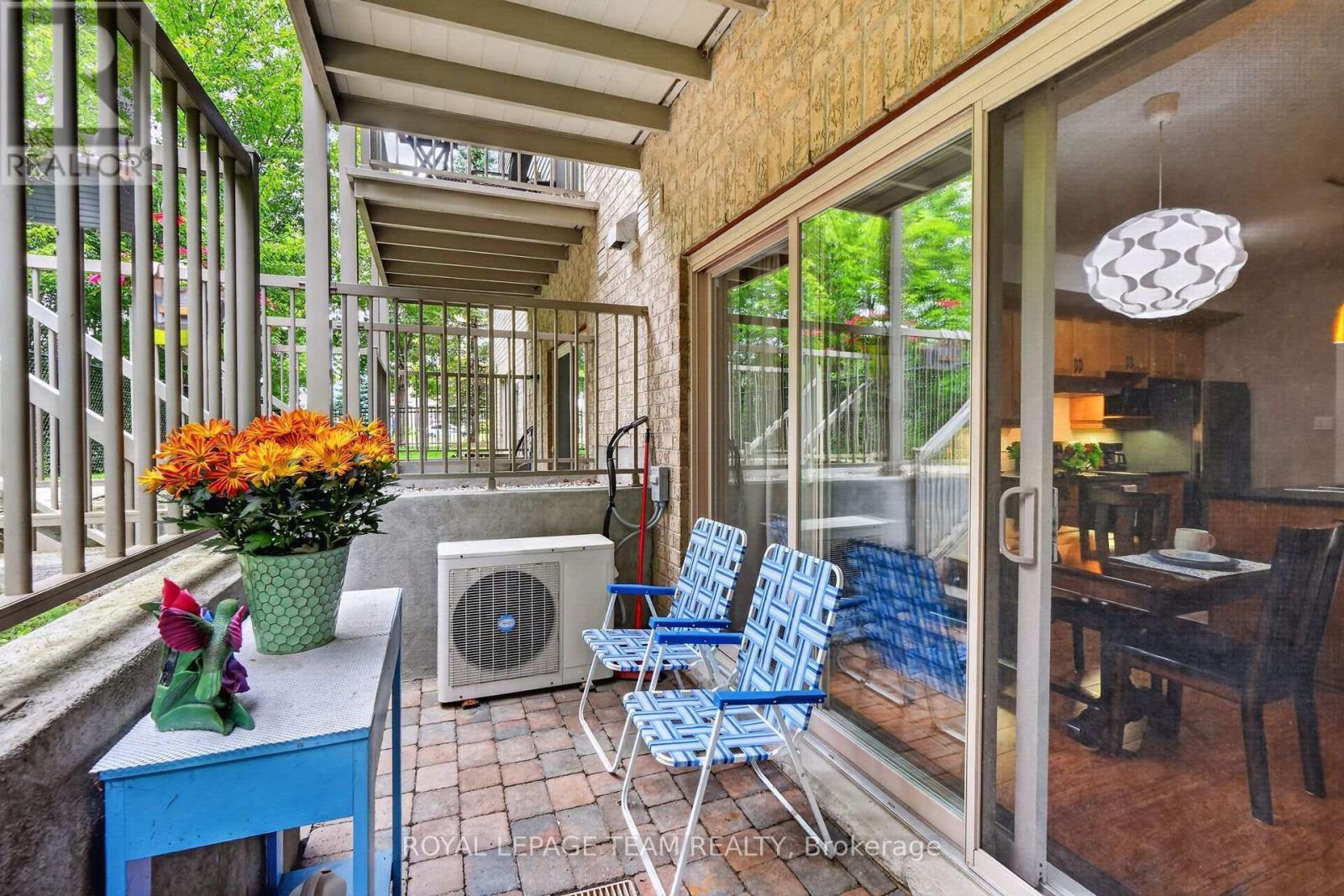 Relax her after a day at the office! - B - 1004 Beryl Private, Ottawa, ON