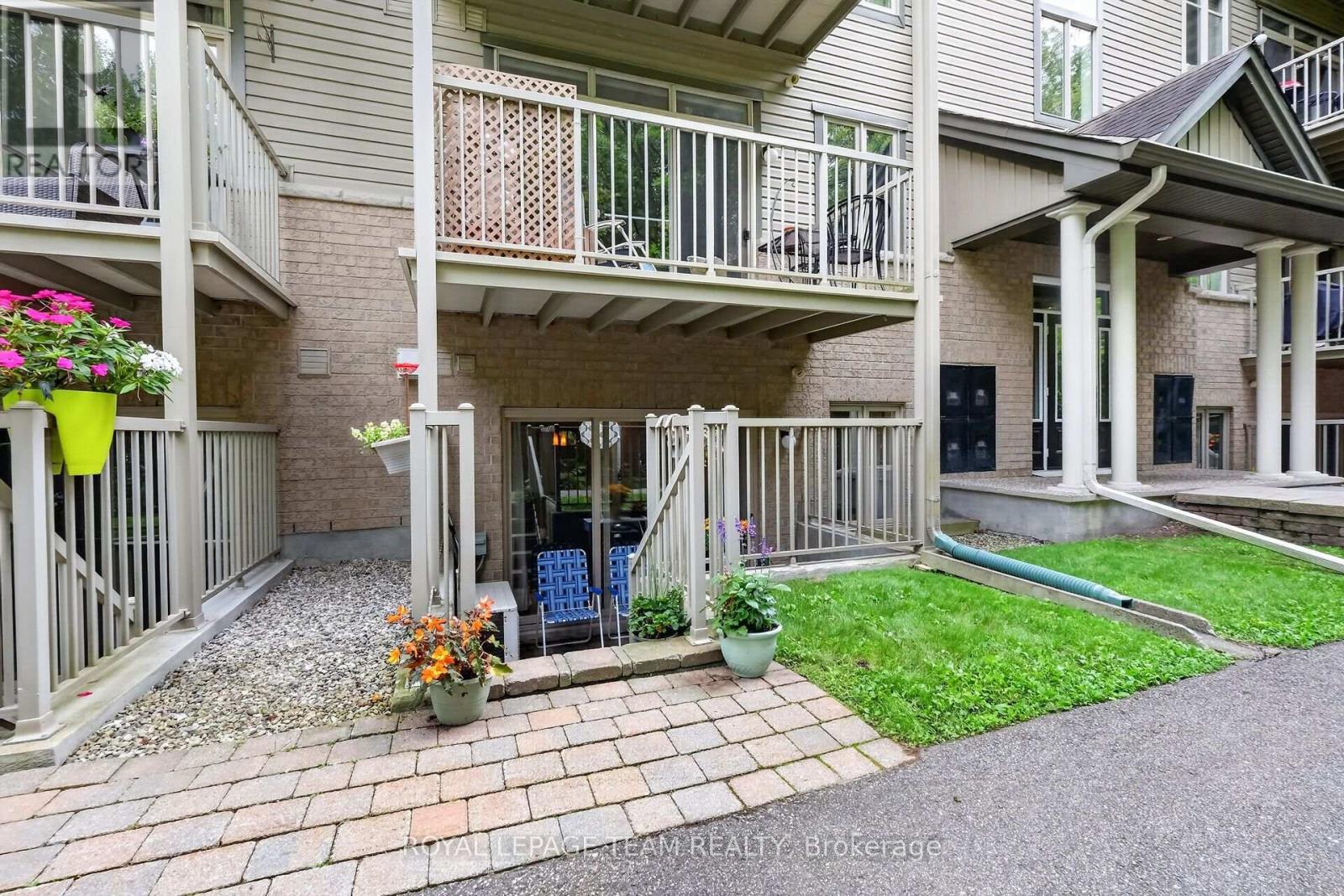 2 entrances, front and rear - B - 1004 Beryl Private, Ottawa, ON