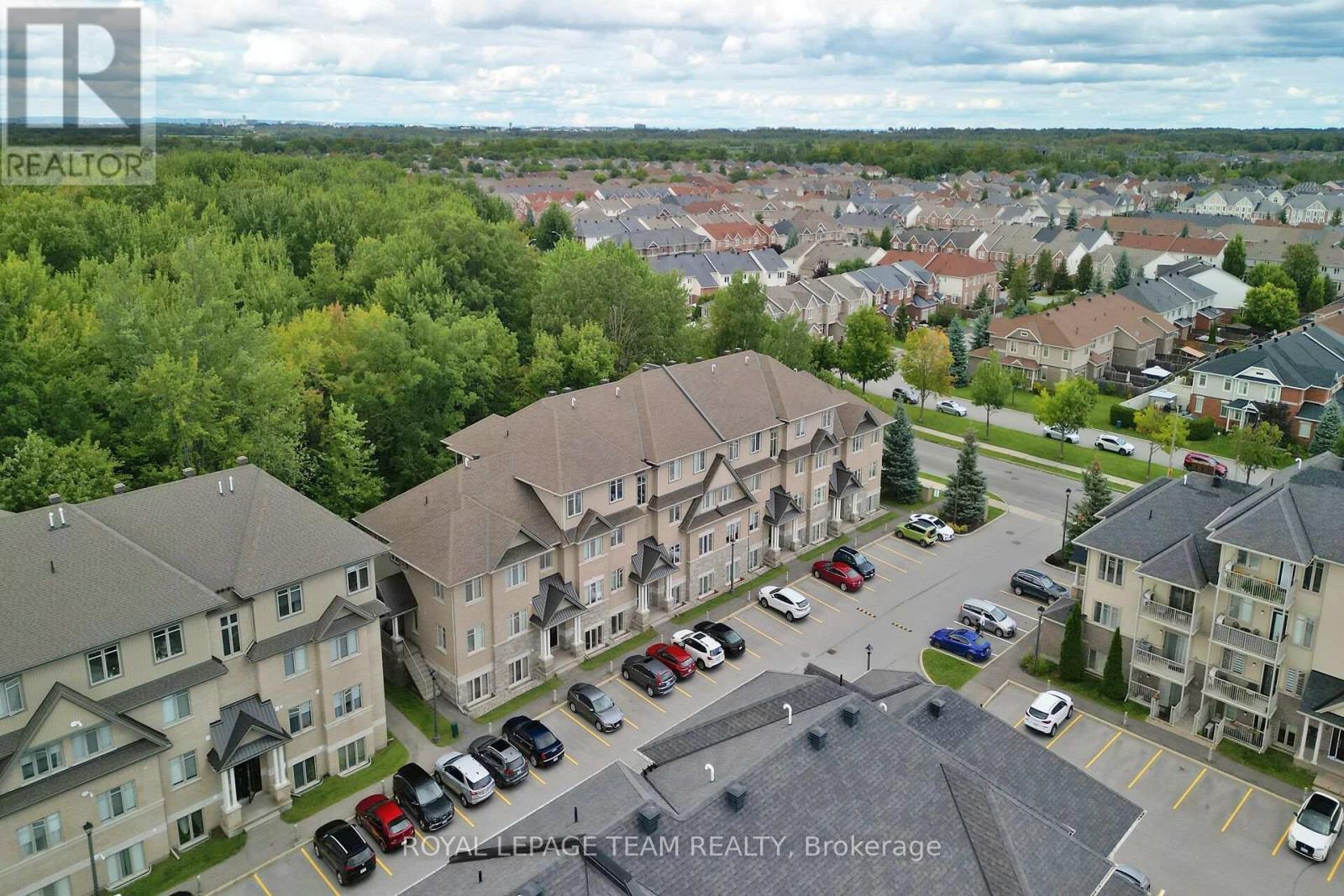 Close to public transit, new LRT, shops & more. - B - 1004 Beryl Private, Ottawa, ON