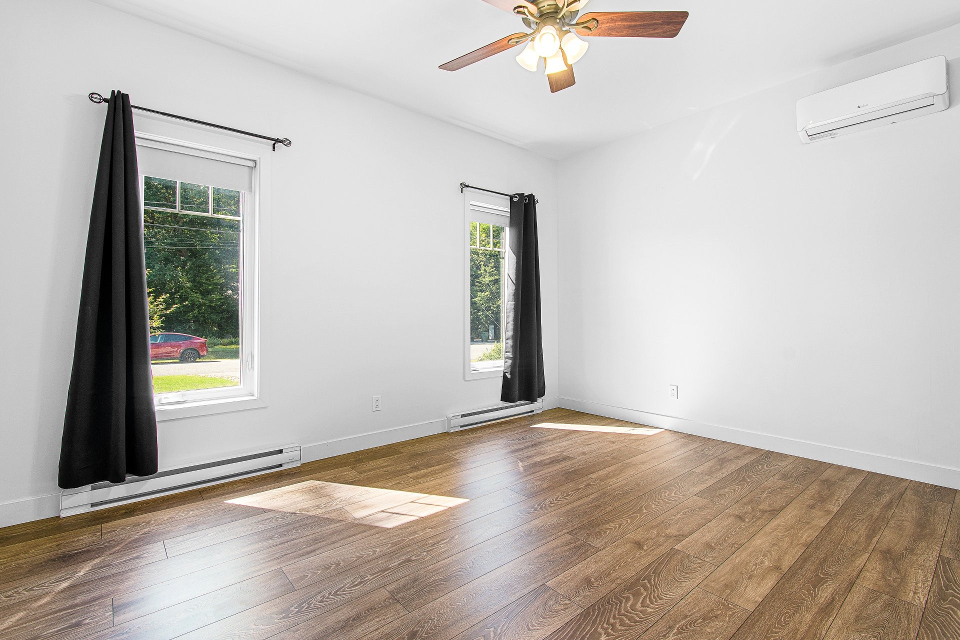Master Bedroom - 26 Rue Des Ormeaux, Saint-André-D'Argenteuil, QC