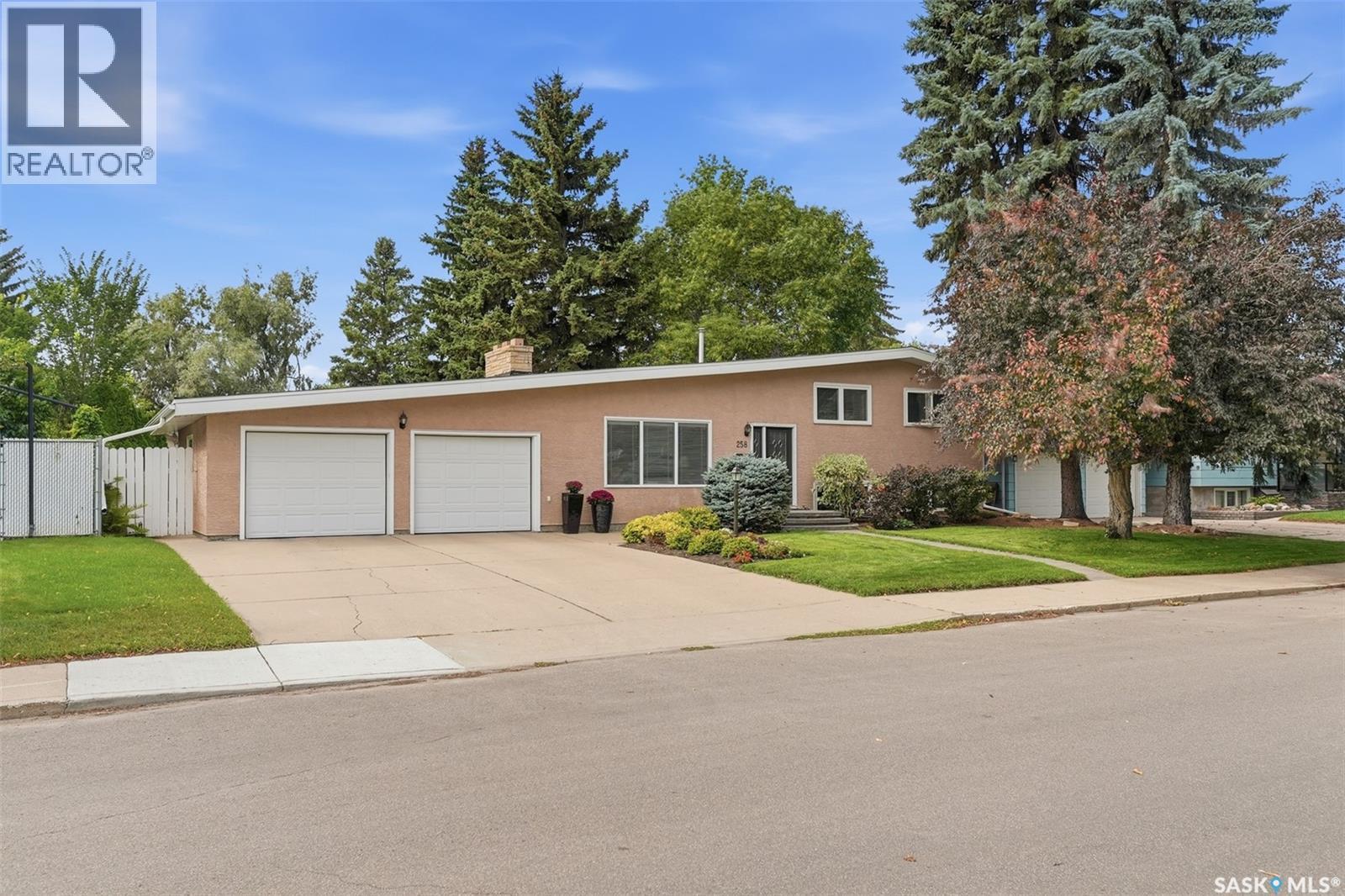 258 East Place, Saskatoon, SK