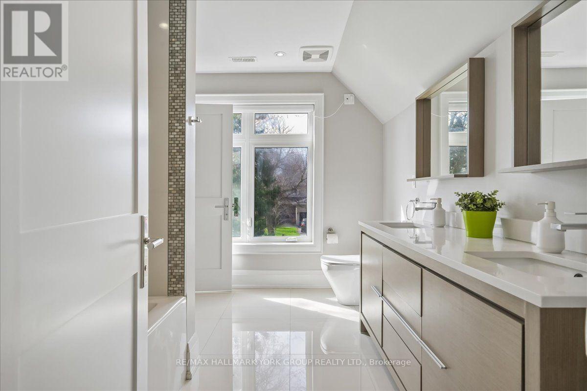 20 Ealing Drive, Toronto, ON