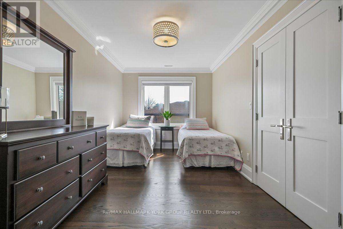 20 Ealing Drive, Toronto, ON