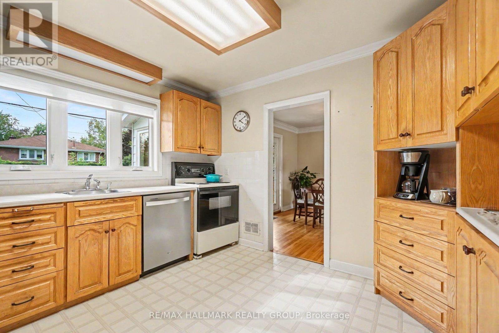 1236 Amesbrooke Drive, Ottawa, ON