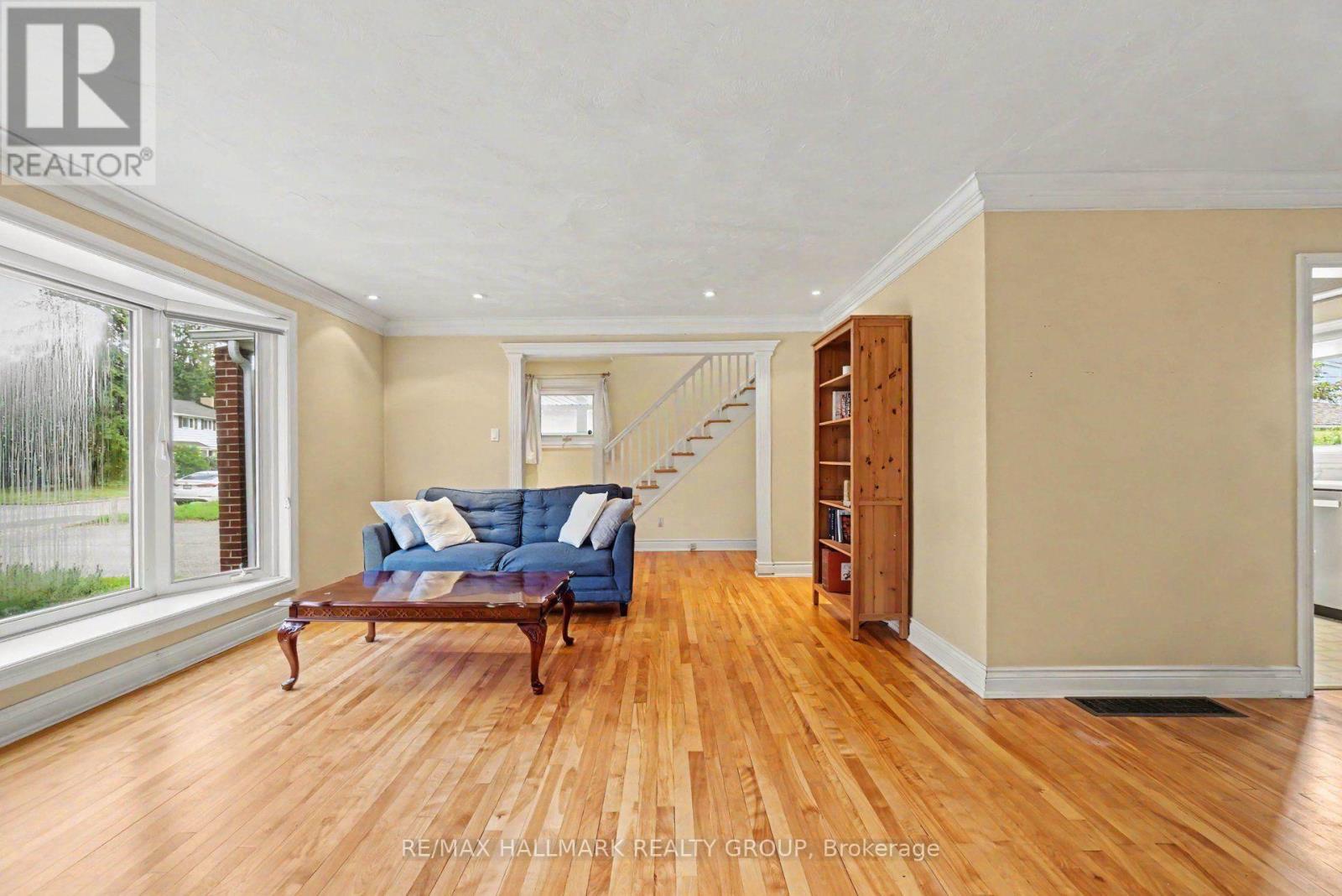 1236 Amesbrooke Drive, Ottawa, ON