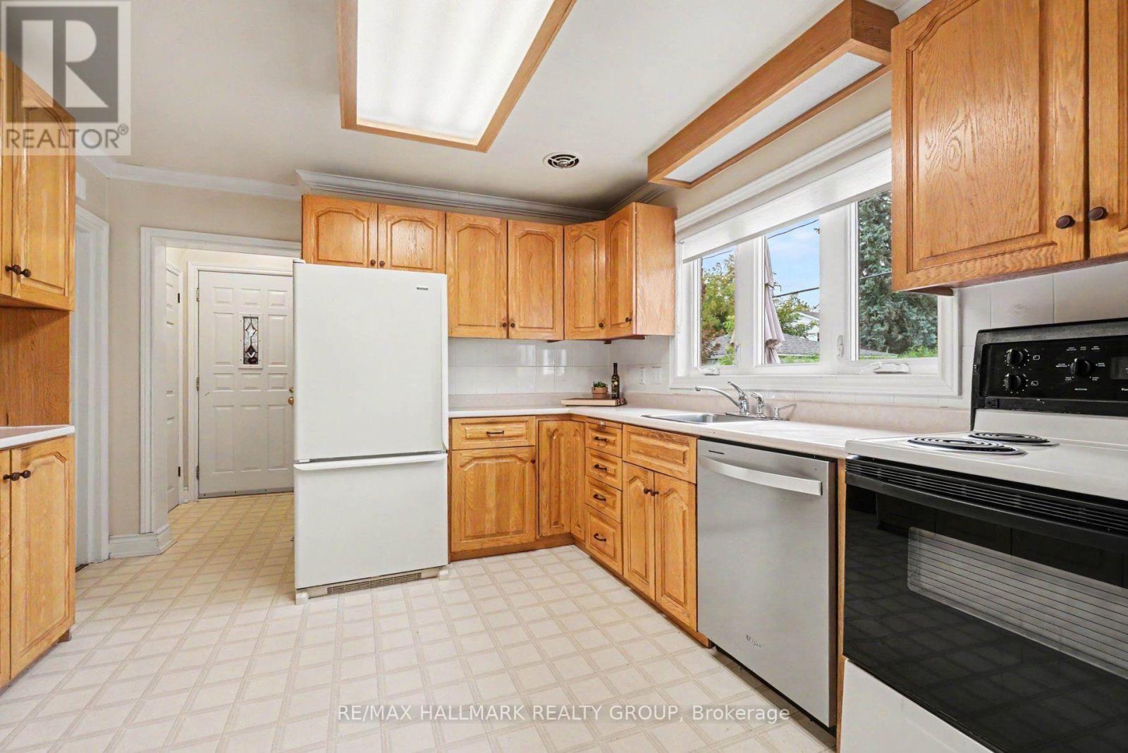 1236 Amesbrooke Drive, Ottawa, ON