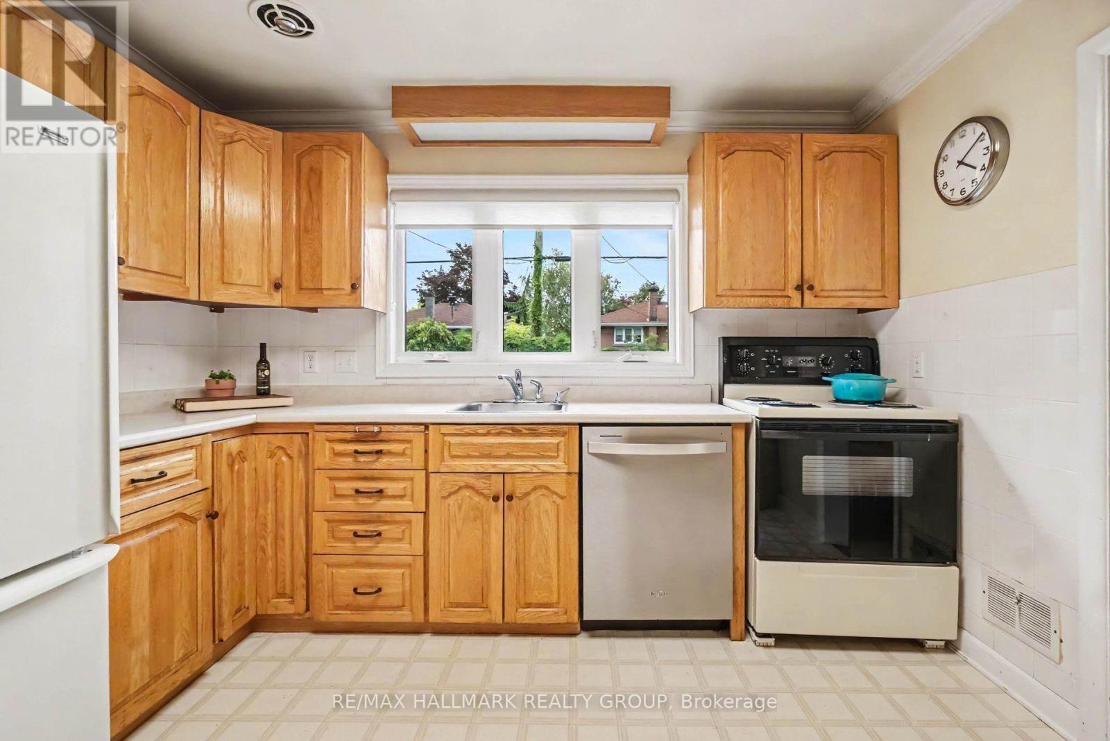 1236 Amesbrooke Drive, Ottawa, ON