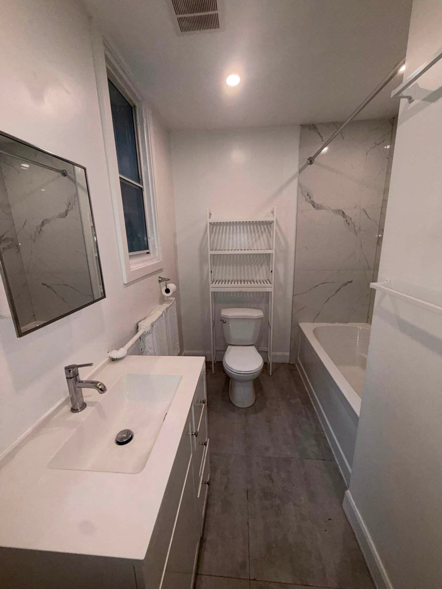 Bathroom - 2327 Av. Madison, Montréal (Côte-Des-Neiges/Notre-Dame-De-Grâce), QC