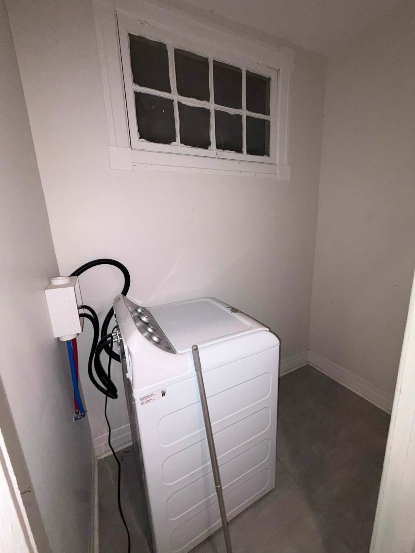 Laundry - 2327 Av. Madison, Montréal (Côte-Des-Neiges/Notre-Dame-De-Grâce), QC