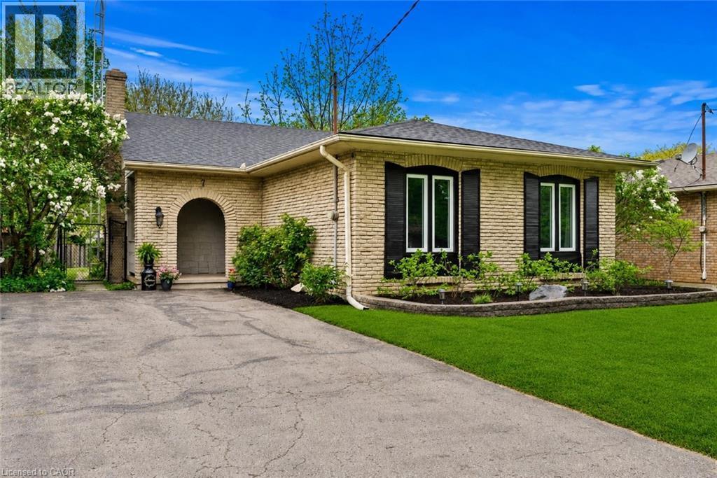 7 Ameer Drive, St. Catharines, ON
