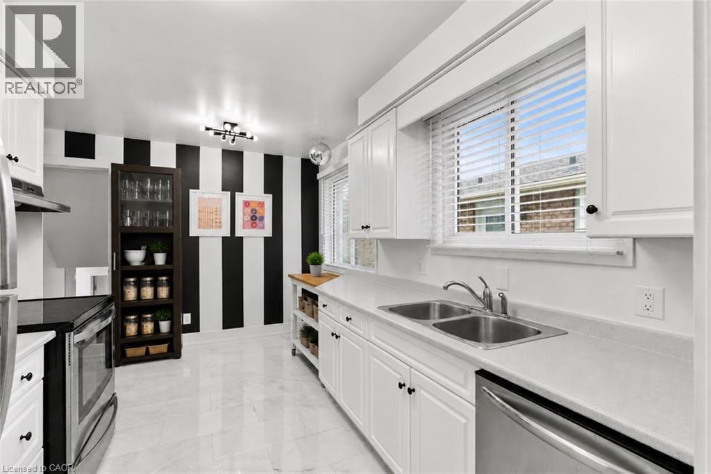 7 Ameer Drive, St. Catharines, ON