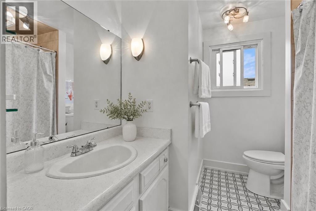 7 Ameer Drive, St. Catharines, ON