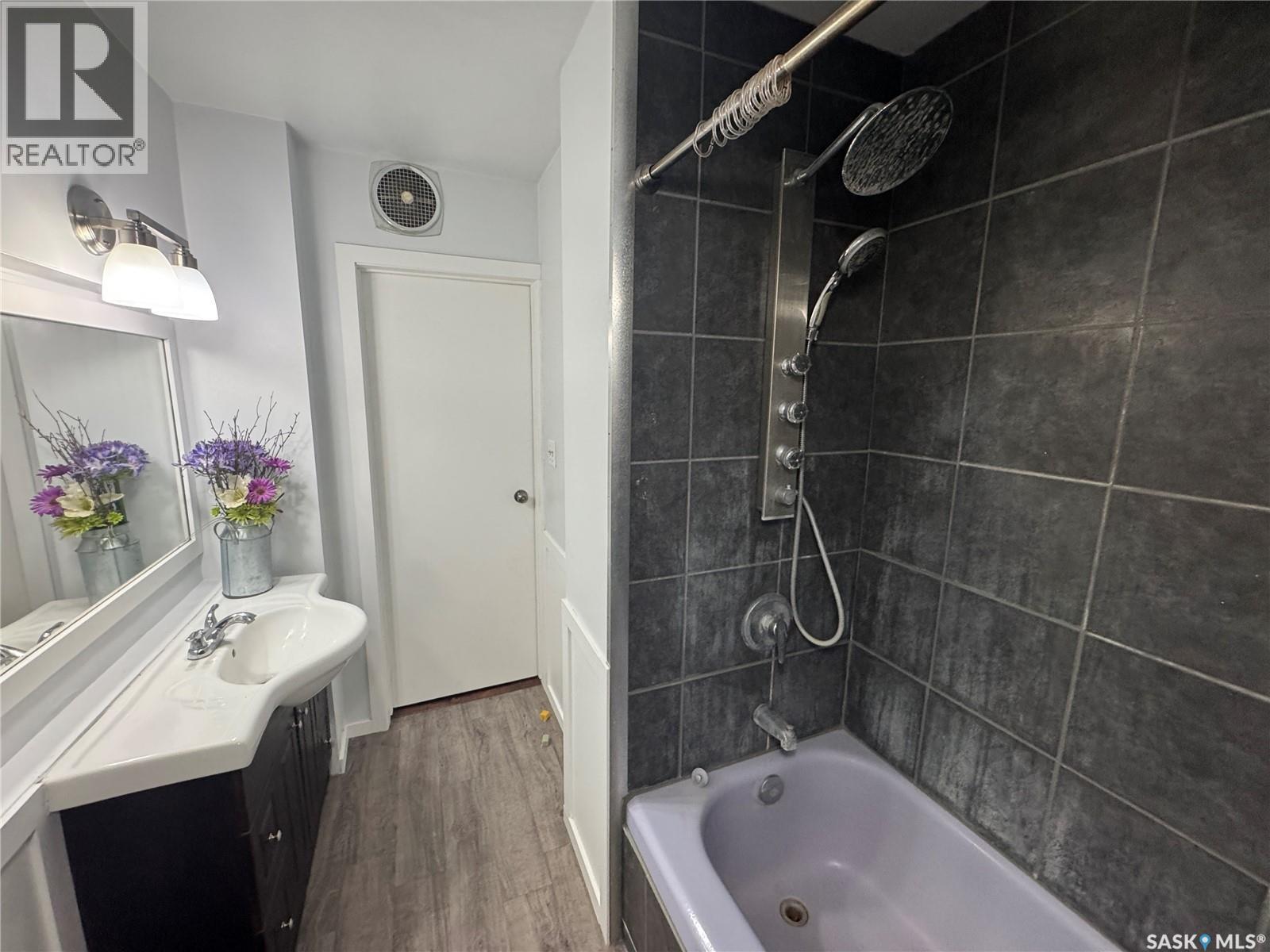 307 6Th Avenue E, Biggar, SK