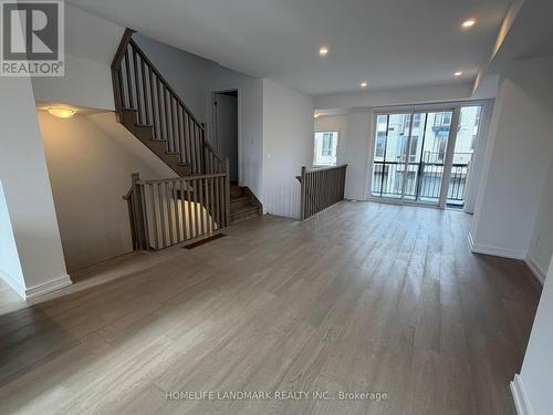 11 BANCROFT LANE  Richmond Hill, ON L4E 1M1