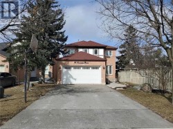 14 NEWDALE Place Brampton, ON L6S 5Z2