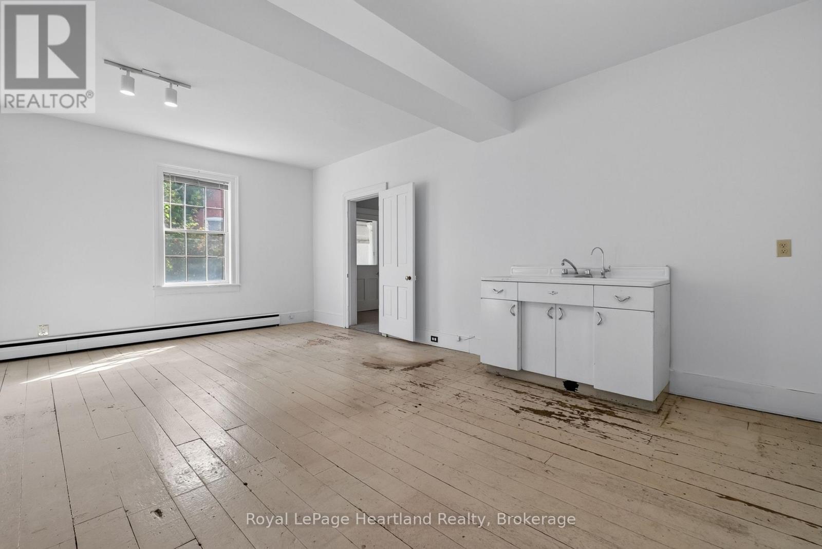18 Nelson Street E, Goderich (Goderich (Town)), ON