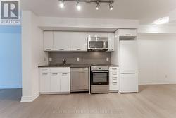 201 - 295 ADELAIDE STREET W Toronto, ON M5V 1P7