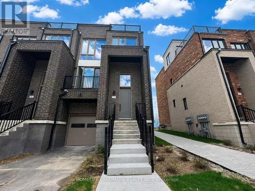 17 BANCROFT LANE  Richmond Hill, ON L4E 1M1