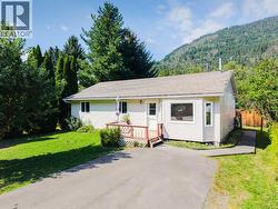 110 Davies Avenue Salmo, BC V0G 1Z0