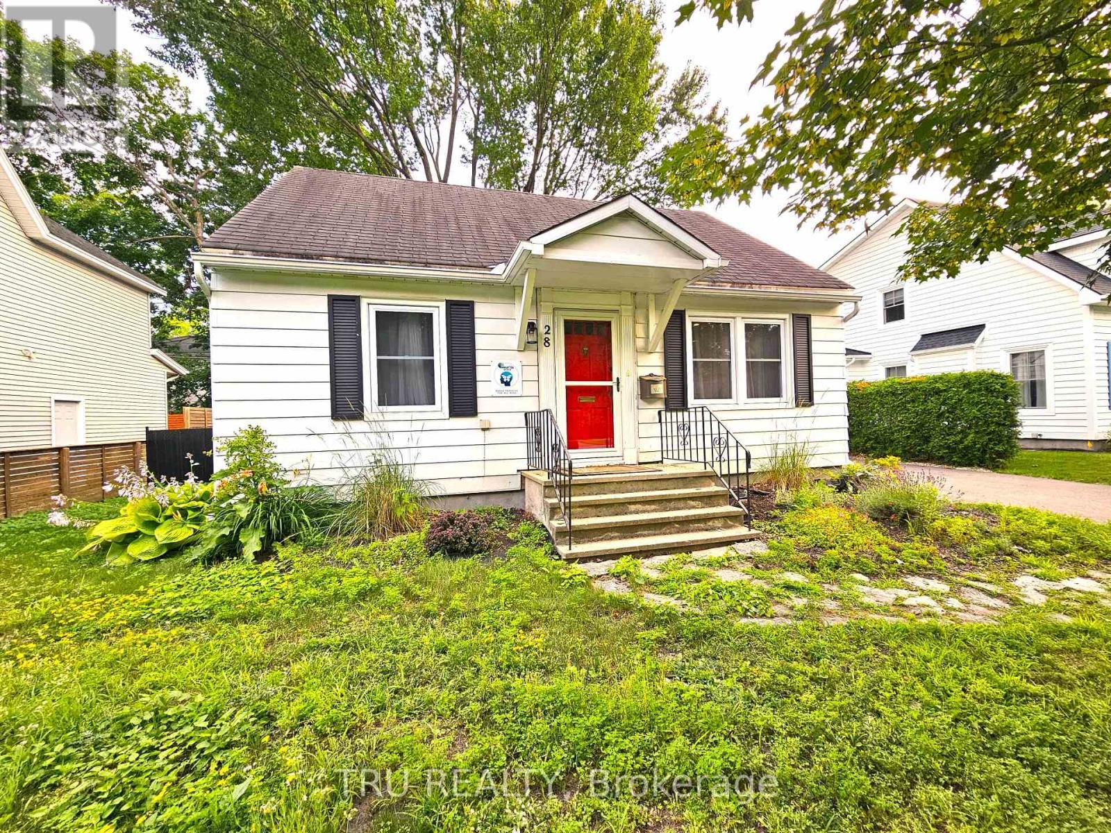 28 Arundel Avenue, Ottawa, ON