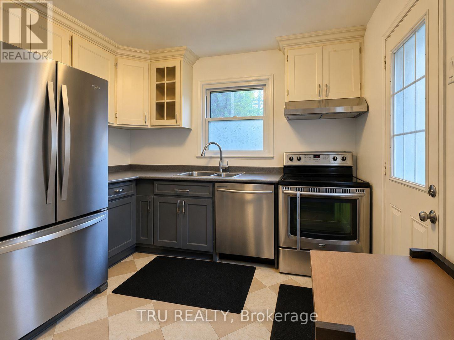 28 Arundel Avenue, Ottawa, ON