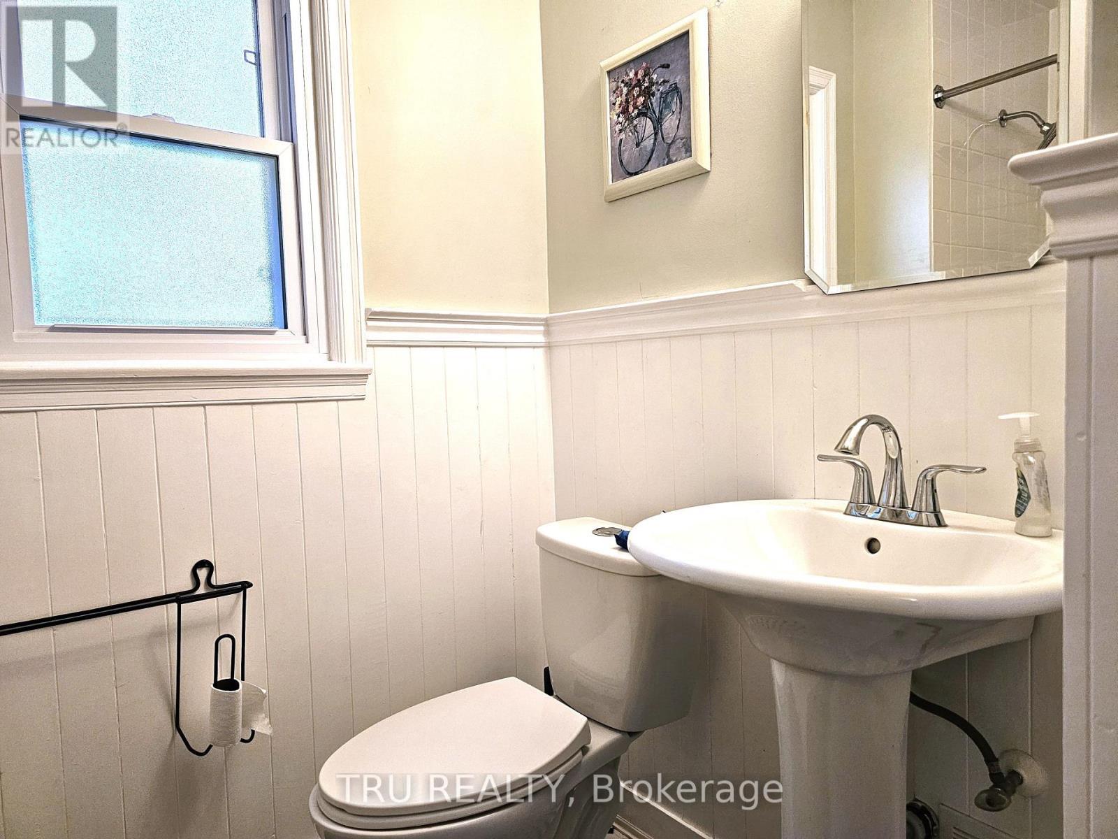 28 Arundel Avenue, Ottawa, ON