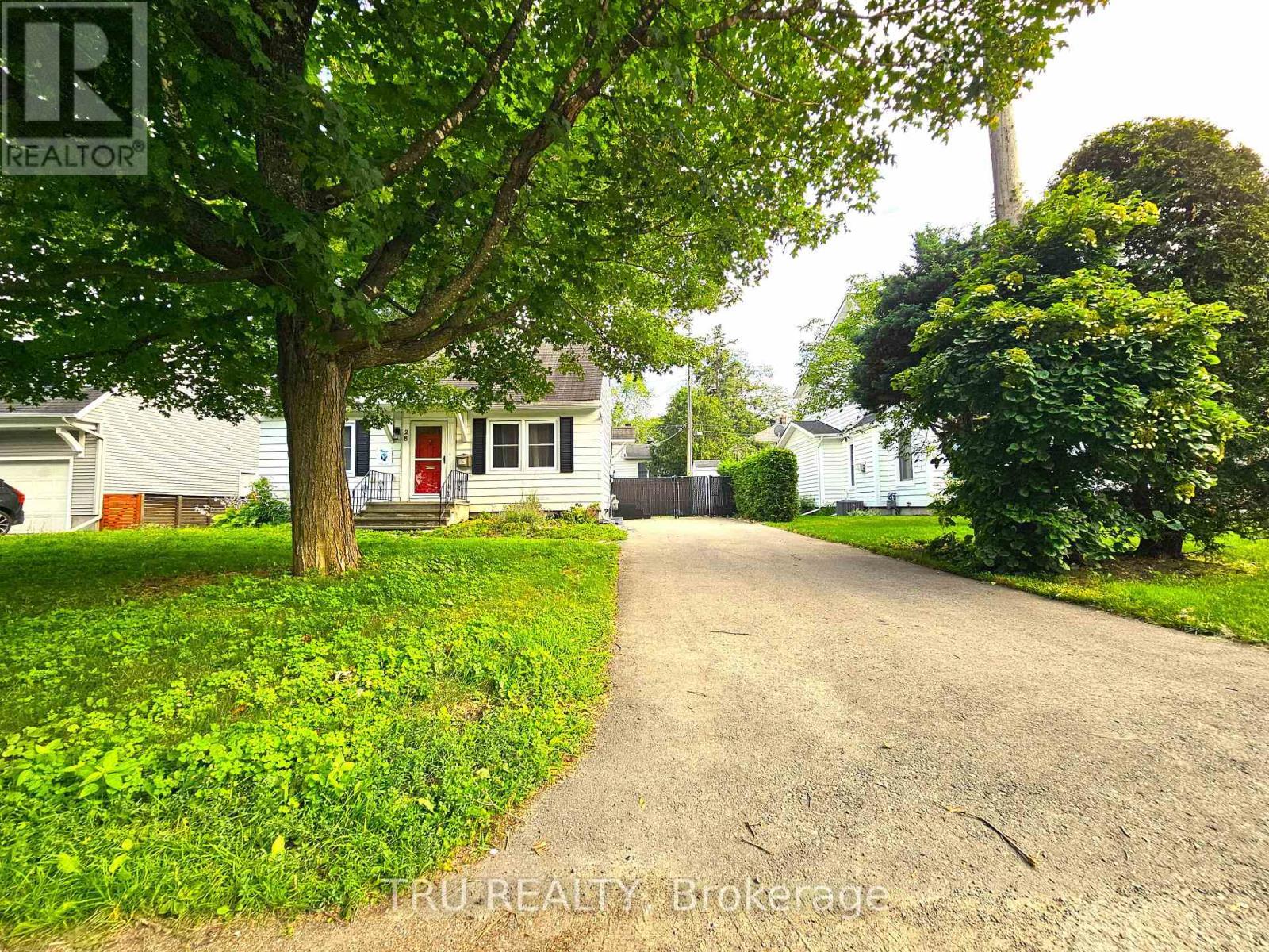 28 Arundel Avenue, Ottawa, ON